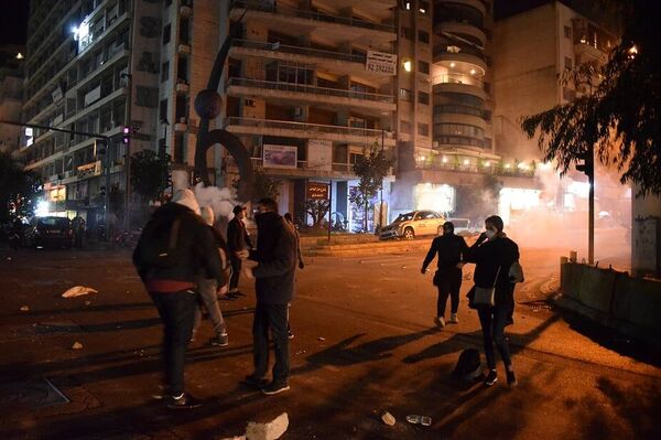 ساحة حرب في منطقة كورنيش المزرعة في بيروت... صور وفيديو - سبوتنيك عربي