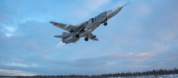 مقاتلات سو-24 وميغ-31 خلال المناورات الجوية في منطقة مورمانسك الروسية، روسيا 16 يناير 2020 - سبوتنيك عربي