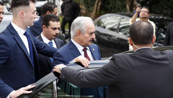 القائد العام للجيش الوطني الليبي، خليفة حفتر في أثينا، اليونان 17 يناير 2020 القائد العام للجيش الوطني الليبي، خليفة حفتر في أثينا، اليونان 17 يناير 2020 - سبوتنيك عربي