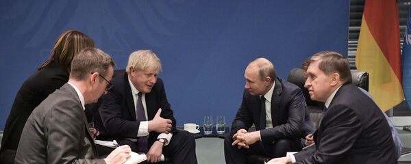 الرئيس الروسي فلاديمير بوتين ورئيس الوزراء البريطاني بوريس جونسون في اجتماع على هامش مؤتمر برلين حول ليبيا - سبوتنيك عربي