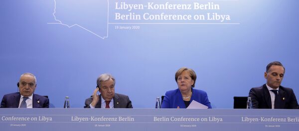 مبعوث الأمم المتحدة إلى ليبيا غسان سلامة والأمين العام للأمم المتحدة أنطونيو غوتيريش والمستشارة الألمانية أنغيلا ميركل ووزير الخارجية الألماني هايكو ماس يحضرون مؤتمرا صحفيا بعد مؤتمر برلين بشأن ليبيا في ألمانيا - سبوتنيك عربي