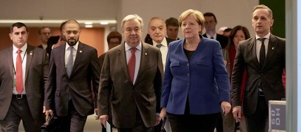 مبعوث الأمم المتحدة إلى ليبيا غسان سلامة والأمين العام للأمم المتحدة أنطونيو غوتيريش والمستشارة الألمانية أنغيلا ميركل ووزير الخارجية الألماني هايكو ماس يحضرون مؤتمرا صحفيا بعد مؤتمر برلين بشأن ليبيا في ألمانيا - سبوتنيك عربي