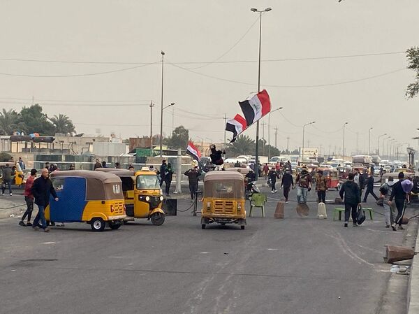  قتلى وجرحى بين المحتجين في سريع بغداد محمد القاسم إثر الرصاص... صور - سبوتنيك عربي
