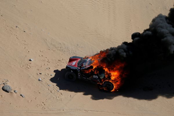 سيارة فريق RD Limited، التي يركبها الفرنسيان رومان ديوما وألكسندر فينوك، في المرحلة الأولى من السباق - سبوتنيك عربي