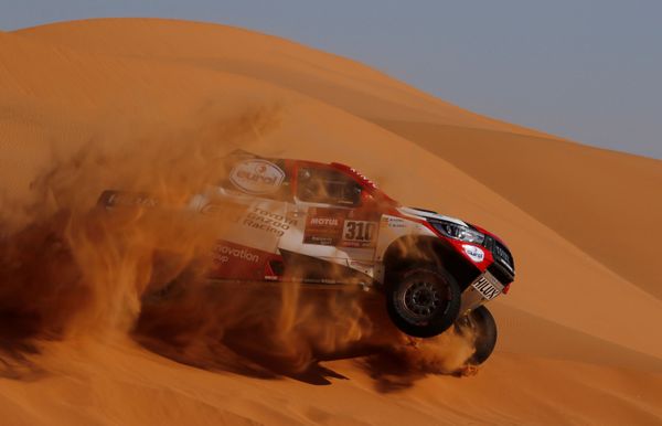 فرناندو ألونسو ومارك كوما، متسابقان إسبانيان من فريق Toyota Gazoo Racing في المرحلة السابعة من السباق - سبوتنيك عربي
