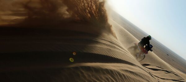 سباق رالي داكار 2020 - المتسابقة الإسبانية لايا سانس، تقود دراجة نارية Gas Gas Factory خلال المرحلة السابعة - سبوتنيك عربي