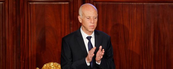 الرئيس التونسي المنتخب قيس سعيد خلال مراسم أداء اليمين الدستورية بمجلس الشعب في تونس - سبوتنيك عربي