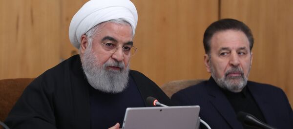 الرئيس الإيراني حسن روحاني ومدير مكتبه محمود واعظي - سبوتنيك عربي