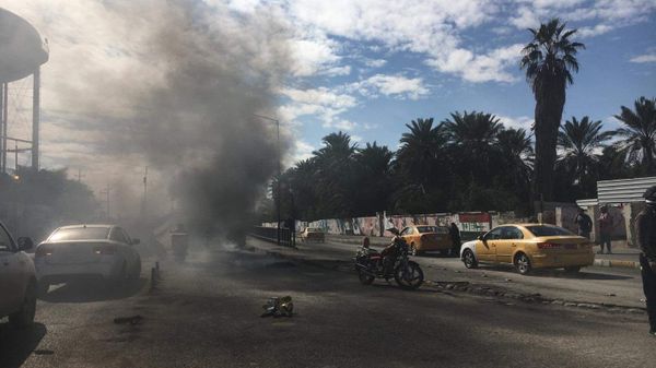 محتجون يحرقون مقر حزبي عسكري جنوبي العراق محتجون يحرقون مقر حزبي عسكري جنوبي العراق - سبوتنيك عربي