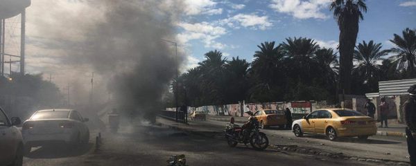 محتجون يحرقون مقر حزبي عسكري جنوبي العراق محتجون يحرقون مقر حزبي عسكري جنوبي العراق - سبوتنيك عربي