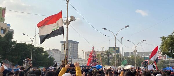 العراقيون يواجهون الموت لحماية ثورتهم العراقيون يواجهون الموت لحماية ثورتهم - سبوتنيك عربي