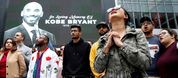 فعالية لتكريم ذكرى أسطورة كرة السلة الأمريكية كوبي براينت في لوس أنجلوس، 26 يناير 2020 - سبوتنيك عربي