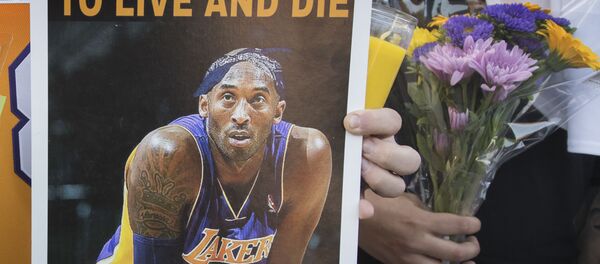 فعالية لتكريم ذكرى أسطورة كرة السلة الأمريكية كوبي براينت في لوس أنجلوس، 26 يناير 2020 - سبوتنيك عربي