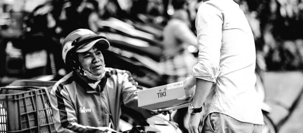 عامل توصيل - سبوتنيك عربي