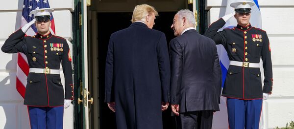 الرئيس الأمريكي دونالد ترامب يستقبل رئيس الوزراء الإسرائيلي بنيامين نتنياهو في البيت الأبيض في واشنطن - سبوتنيك عربي