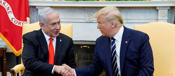 الرئيس الأمريكي دونالد ترامب يستقبل رئيس الوزراء الإسرائيلي بنيامين نتنياهو في البيت الأبيض في واشنطن الرئيس الأمريكي دونالد ترامب يستقبل رئيس الوزراء الإسرائيلي بنيامين نتنياهو في البيت الأبيض في واشنطن - سبوتنيك عربي