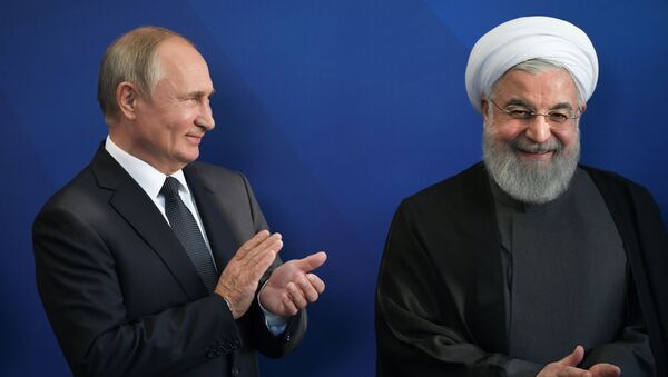 الرئيسان الروسي فلاديمير بوتين والإيراني حسن روحاني يحضران اجتماع المجلس الاقتصادي الأوروآسي الأعلى في يريفان في أرمينيا - سبوتنيك عربي