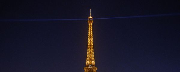 برج إيفل في باريس، فرنسا - عندما يضيء برج إيفل في الليل، يتم تصنيفه على أنه تركيب فني، وبالتالي فهو محمي بموجب حقوق الطبع والنشر. هذا يعني أنه ليس من المفترض أن تنشر صورًا منه عبر الإنترنت، أو تقوم بتوزيعها تجاريًا. برج إيفل في باريس، فرنسا - عندما يضيء برج إيفل في الليل، يتم تصنيفه على أنه تركيب فني، وبالتالي فهو محمي بموجب حقوق الطبع والنشر. هذا يعني أنه ليس من المفترض أن تنشر صورًا منه عبر الإنترنت، أو تقوم بتوزيعها تجاريًا. - سبوتنيك عربي