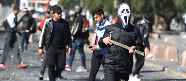 المشاركون في احتجاجات في ميدان الحلاني في بغداد، العراق 27 يناير 2020 المشاركون في احتجاجات في ميدان الحلاني في بغداد، العراق 27 يناير 2020 - سبوتنيك عربي