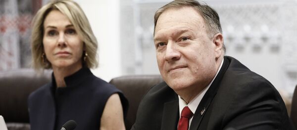 السفيرة الأمريكية لدى الأمم المتحدة كيلي كرافت مع وزير الخارجية الأمريكي مايك بومبيو - سبوتنيك عربي