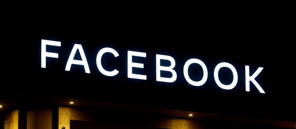 شعار شركة فيسبوك في منتدى دافوس الاقتصادي في سويسرا - سبوتنيك عربي