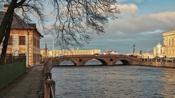 منظر على يطل على جسر براتشيتشني عبر نهر فونتانكا في سان بطرسبورغ - سبوتنيك عربي