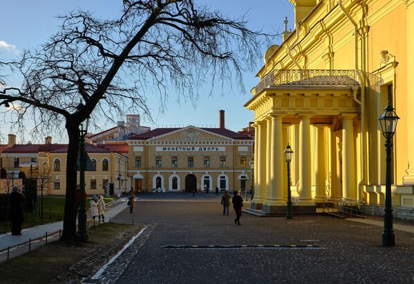 دار سك العملة على أراضي قلعة بطرس وبولس في مدينة سان بطرسبورغ - سبوتنيك عربي