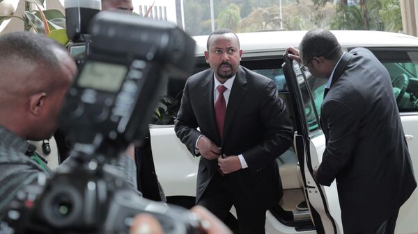 رئيس الوزراء الإثيوبي أبي أحمد يصل إلى مقر البرلمان لمخاطبة المشرعين حول الوضع الحالي للبلاد في أديس أبابا - سبوتنيك عربي
