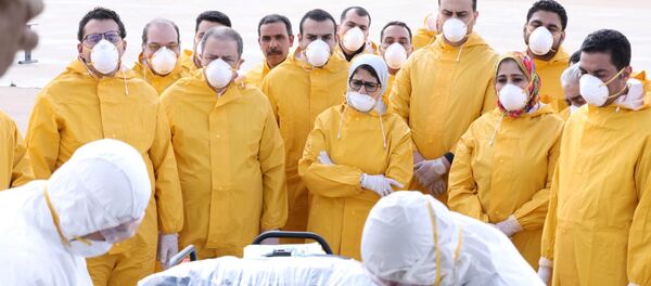 وزيرة الصحة المصرية ضمن الفريق الطبي الذي استقبل المصريين العائدين من ووهان الصينية - سبوتنيك عربي