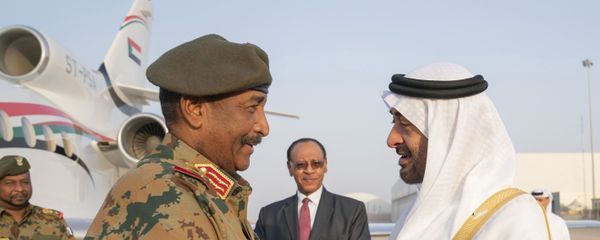 الشيخ محمد بن زايد آل نهيان ولي عهد أبو ظبي يستقبل الفريق عبد الفتاح البرهان عبد الرحمن رئيس المجلس العسكري الانتقالي للسودان في المطار الرئاسي في أبو ظبي في الإمارات الشيخ محمد بن زايد آل نهيان ولي عهد أبو ظبي يستقبل الفريق عبد الفتاح البرهان عبد الرحمن رئيس المجلس العسكري الانتقالي للسودان في المطار الرئاسي في أبو ظبي في الإمارات - سبوتنيك عربي