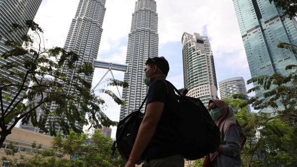 سياح يرتدون أقنعة واقية بعد تأكيد حالات الإصابة بفيروس كورونا في ماليزيا، 31 يناير 2020 - سبوتنيك عربي