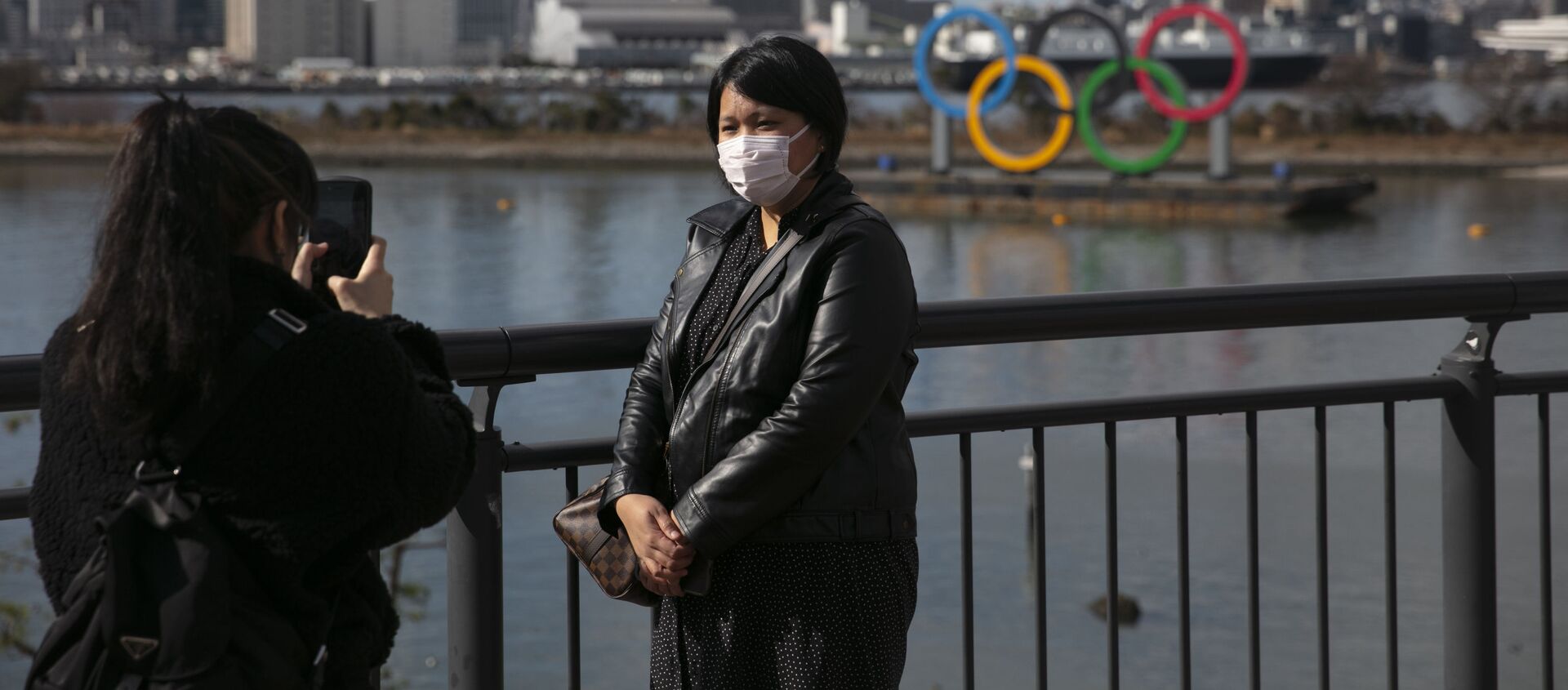 سياح صينيون يرتدون أقنعة واقية طوكيو، اليابان، 29 يناير 2020 سياح صينيون يرتدون أقنعة واقية طوكيو، اليابان، 29 يناير 2020 - سبوتنيك عربي, 1920, 26.10.2021