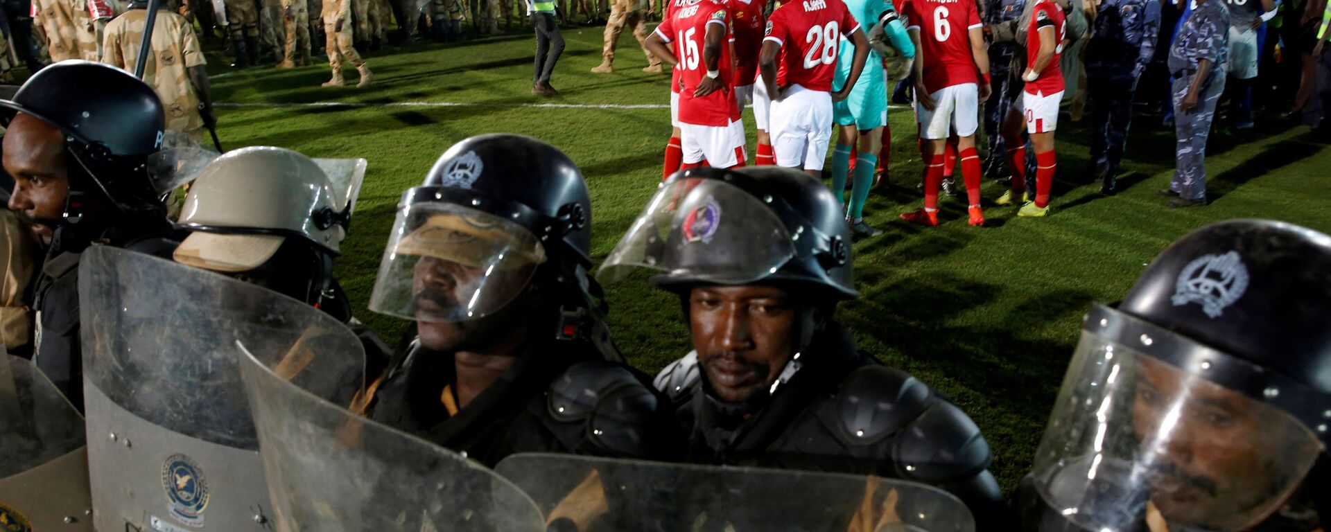 أحداث الشغب في مباراة الأهلي والهلال السوداني في دوري أبطال أفريقيا - سبوتنيك عربي, 1920, 17.02.2022