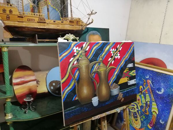 فنان سوري يعود من الاغتراب ويحول مرسمه إلى مدرسة مجانية لتعليم الرسم..فيديو - سبوتنيك عربي