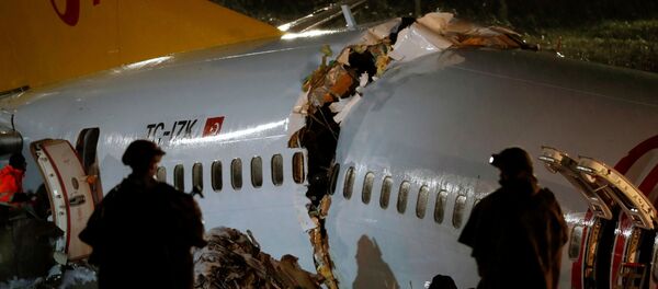 تحطم طائرة إثر خروجها عن مدرج في مطار صبيحة غوكشن بإسطنبول وإخلاء الركاب - سبوتنيك عربي