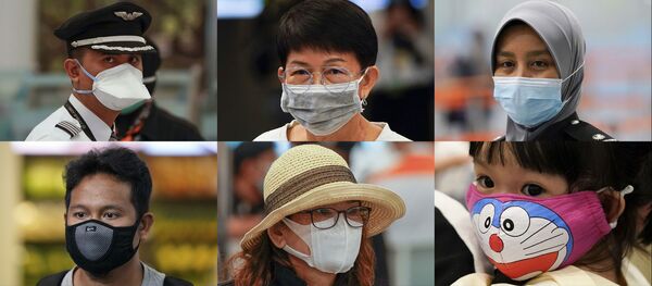 أشخاص يرتدون أقنعة واقية اعتيادية وغير اعتيادية في مطار مدينة سيبانغ، ماليزيا 29 يناير 2020 - سبوتنيك عربي