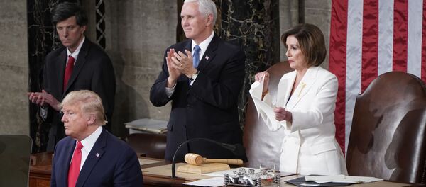 رئيسة مجلس النواب الأمريكي، نانسي بيلوسي، تمزق خطاب الرئيس الأمريكي دونالد ترامب، بعد انتهاء الأخير من إلقاء خطابه السنوي أمام الكونغرس الأمريكي في واشنطنن 5 فبراير 2020 رئيسة مجلس النواب الأمريكي، نانسي بيلوسي، تمزق خطاب الرئيس الأمريكي دونالد ترامب، بعد انتهاء الأخير من إلقاء خطابه السنوي أمام الكونغرس الأمريكي في واشنطنن 5 فبراير 2020 - سبوتنيك عربي