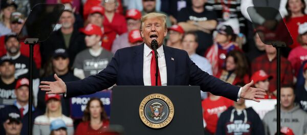 الرئيس الأمريكي دونالد ترامب  في تجمع انتخابي حاشد في ولاية نيوهامشير - سبوتنيك عربي