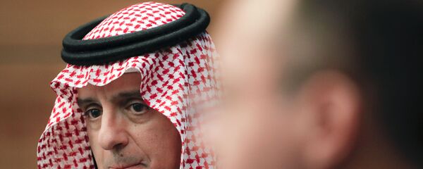 وزير الدولة السعودي للشؤون الخارجية عادل الجبير خلال مؤتمر صحفي مشترك مع وزير الخارجية الروماني بوجدان أوريسكو في بوخارست في رومانيا - سبوتنيك عربي