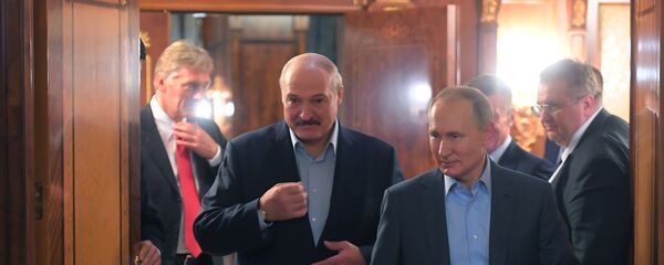 رئيس بيلاروسيا ألكسندر لوكاشينكو والرئيس الروسي فلاديمير بوتين خلال اجتماع في سوتشي الروسية 7 فبراير 2020 - سبوتنيك عربي