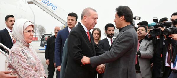 رئيس الوزراء الباكستاني عمران خان يستقبل الرئيس التركي رجب طيب أردوغان في باكستان - سبوتنيك عربي