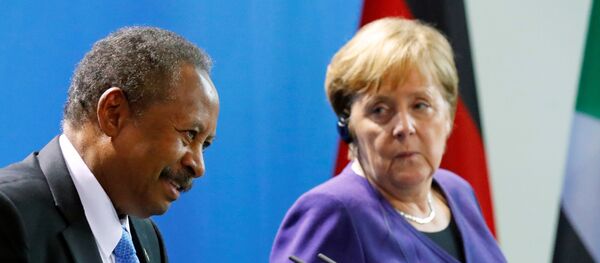عبد الله حمدوك رئيس وزراء السودان مع المستشارة الألمانية أنجيلا ميركل - سبوتنيك عربي