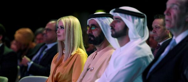 إيفانكا ترامب تجلس بجوار حاكم دبي الشيخ محمد بن راشد آل مكتوم وولي عهد دبي الشيخ حمدان بن محمد في الجلسة الافتتاحية لمؤتمر المرأة العالمي في دبي، الإمارات العربية المتحدة، 16 فبراير/ شباط 2020 - سبوتنيك عربي