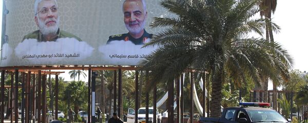 صور قائد فيلق القدس الجنرال قاسم سليماني، ونائب رئيس الحشد الشعبي أبو مهدي المهندس، في العاصمة العراقية بغداد - سبوتنيك عربي