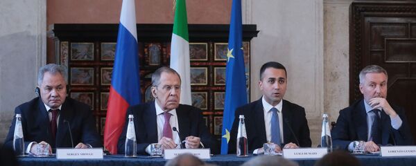 وزير الخارجية الروسي سيرغي لافروف ووزير الدفاع الإيطالي، لورينزو غيريني، وزير الخارجية الروسي سيرغي لافروف ووزير الدفاع الإيطالي، لورينزو غيريني، - سبوتنيك عربي