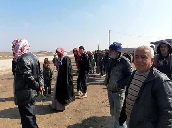 تزايد مخاوف الجيش الأمريكي تدفعه لتهجير آلاف السوريين من محيط قاعدة لايف ستون... صور وفيديو - سبوتنيك عربي