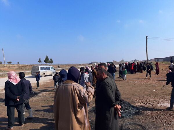 تزايد مخاوف الجيش الأمريكي تدفعه لتهجير آلاف السوريين من محيط قاعدة لايف ستون... صور وفيديو - سبوتنيك عربي