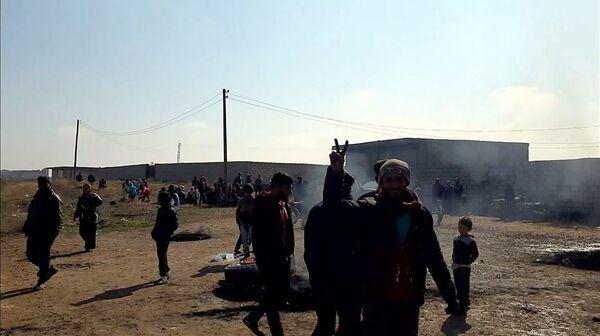 تزايد مخاوف الجيش الأمريكي تدفعه لتهجير آلاف السوريين من محيط قاعدة لايف ستون... صور وفيديو - سبوتنيك عربي