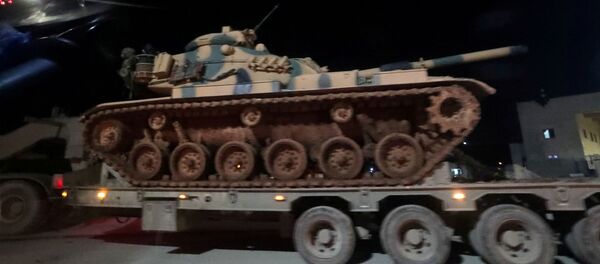 مركبات عسكرية تركية تدخل معبر باب الهوا على الحدود السورية التركية - سبوتنيك عربي