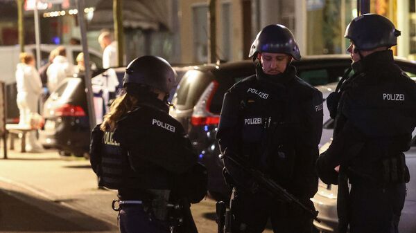 الشرطة الألمانية تطوق مكان إطلاق نار في مدينة هاناو غرب ألمانيا - سبوتنيك عربي